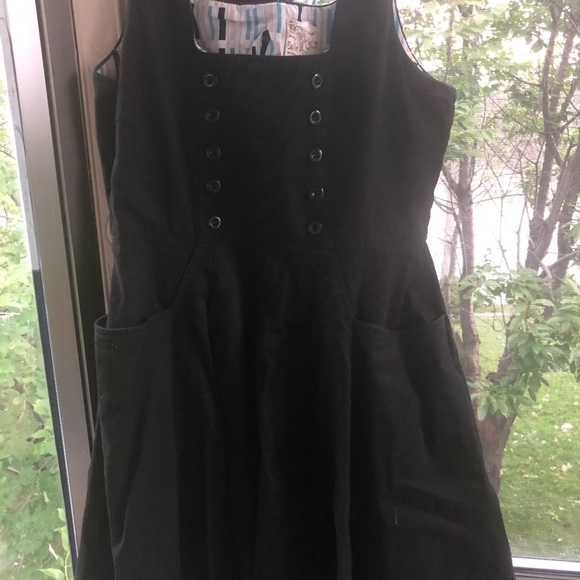 Sleeveless black fit and flare dress - Picture 3 of 4